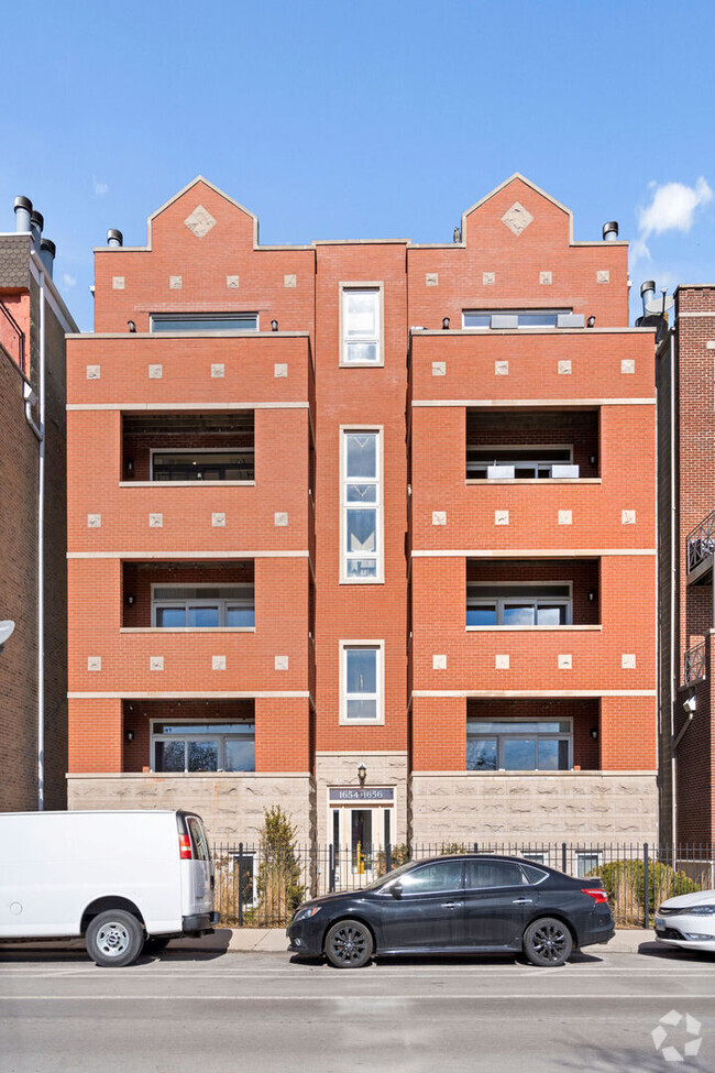 Building Photo - 1654 W Augusta Blvd