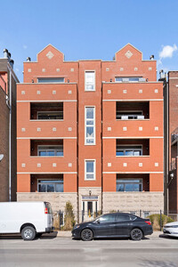 Building Photo - 1654 W Augusta Blvd