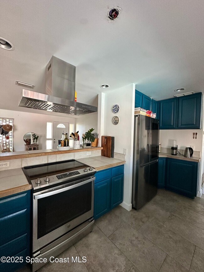 Building Photo - 302 W Osceola Ln