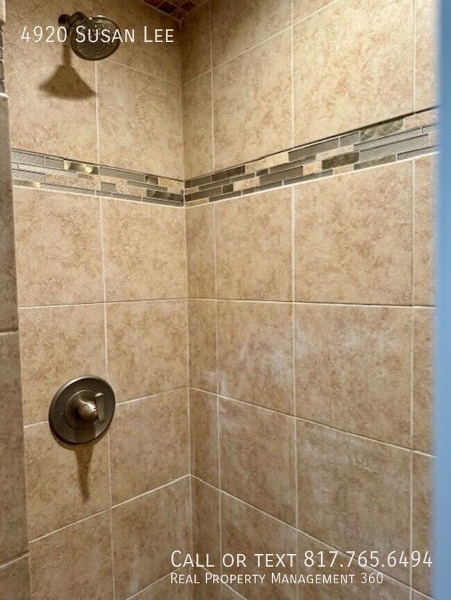 Building Photo - 4920 Susan Lee Ln