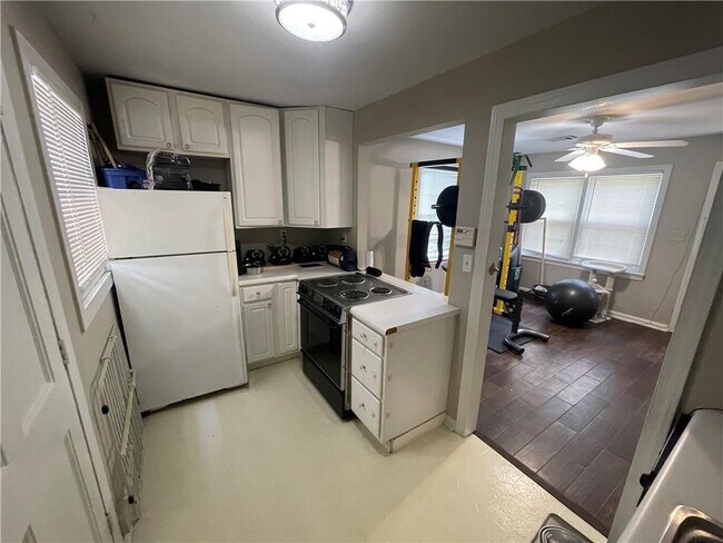 Building Photo - 737 Sunnybrook Dr