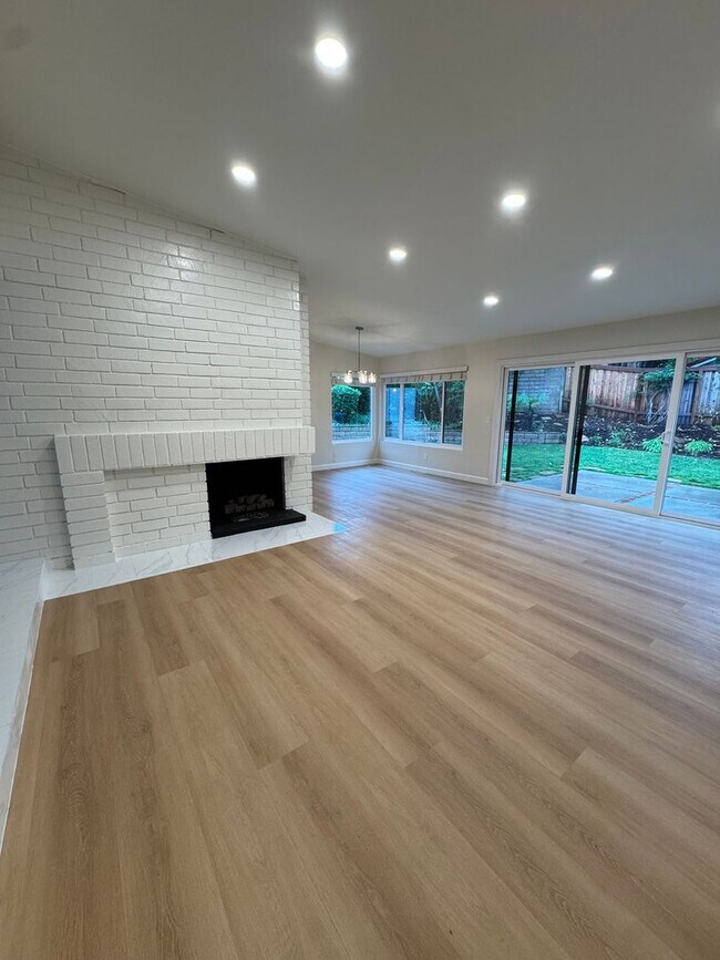 Building Photo - Renovated Home with Modern Comfort and Spa...