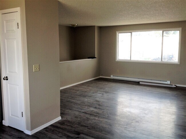 Building Photo - 1306-1308 N. Stout Rd.