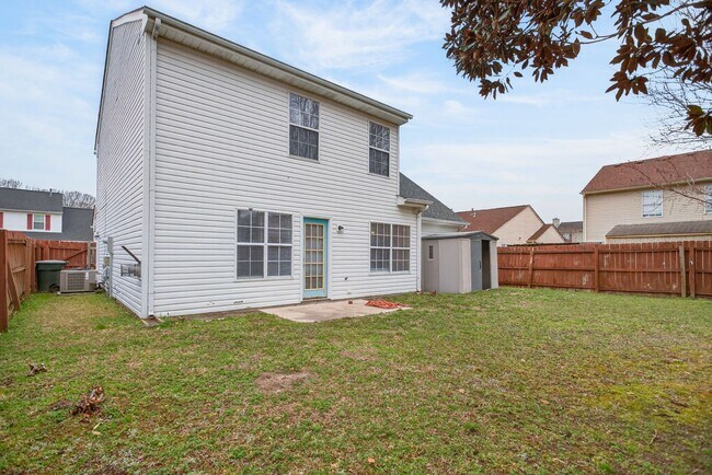 Building Photo - Hampton’s Westview Lakes