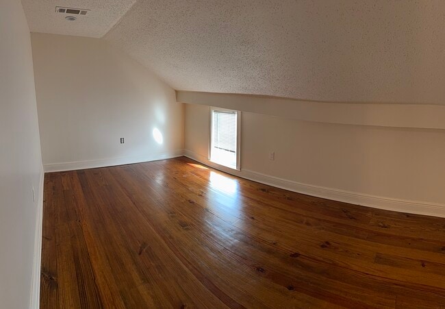 Building Photo - 2118 7th St