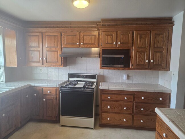 Building Photo - 5673 Barclay Ave