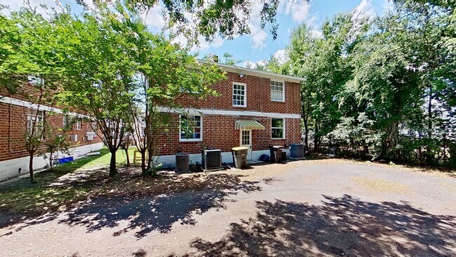 Building Photo - 2853 College St