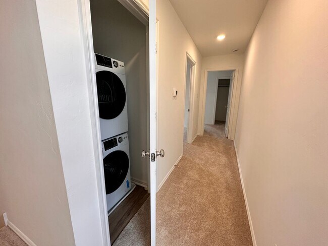 Building Photo - New 3 bedroom 2 1/2 bath home - Move in Deposit-Free! (If Qualified)