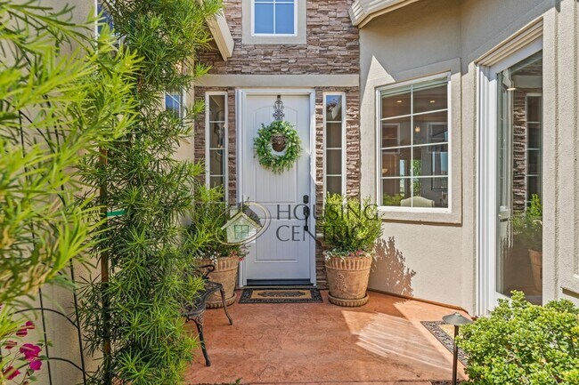 Building Photo - Executive Gated Serrano Golf-Course Home with Views of the 16th Hole!