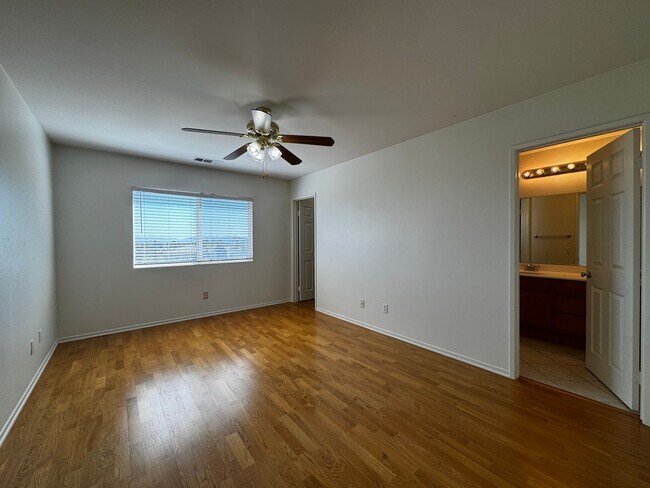 Building Photo - Spacious 4 bedroom in Murrieta for rent!