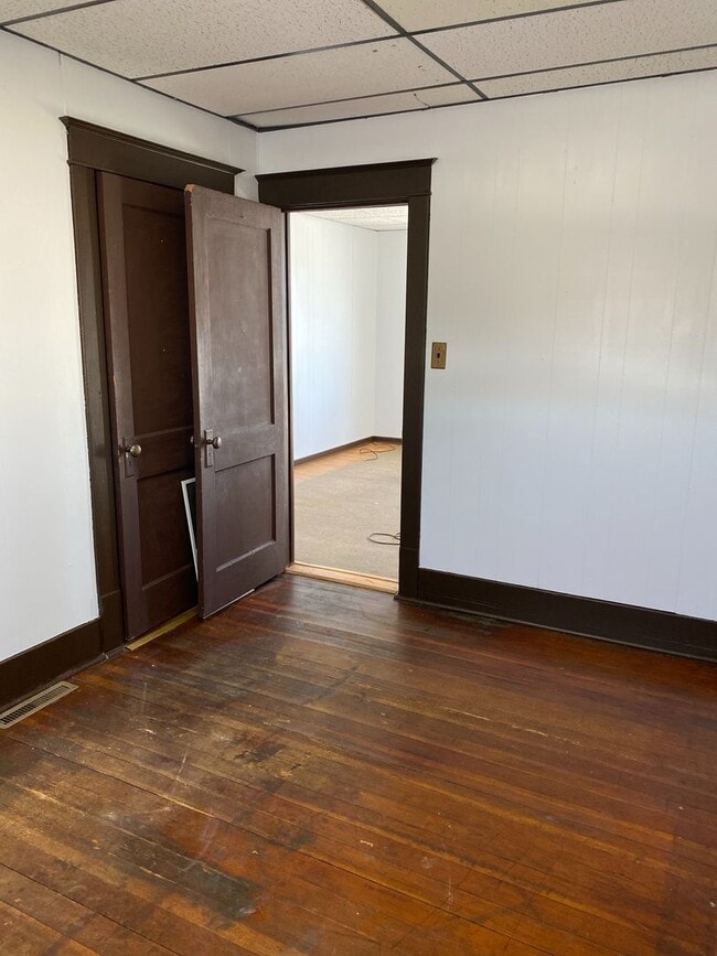 Building Photo - 208 1st St