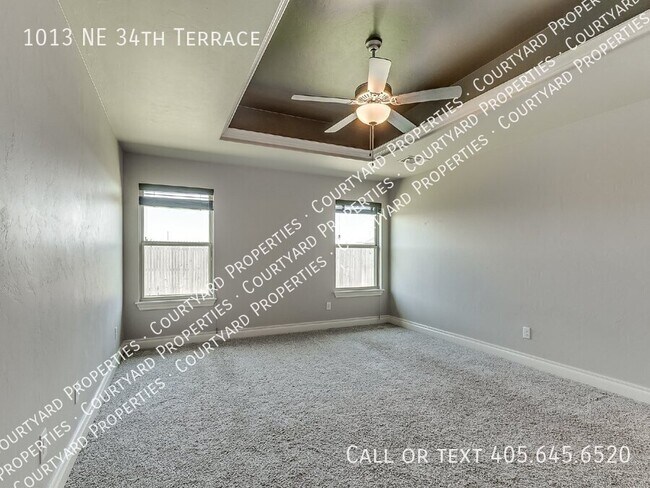 Building Photo - 1013 NE 34th Terr