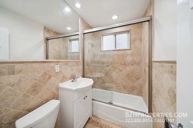 Building Photo - 710 Westmount Dr