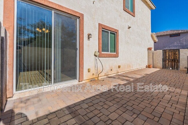 Building Photo - 2189 S Sanders Dr