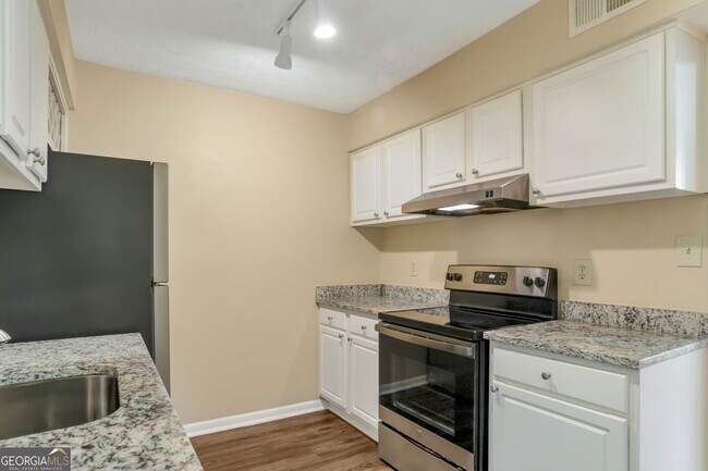 Building Photo - 5155 Roswell Rd NE