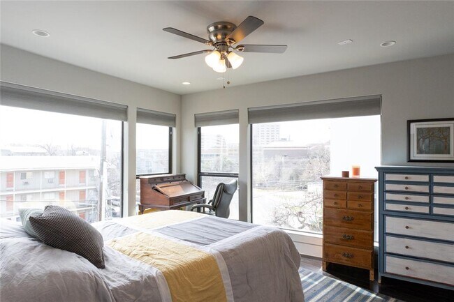 Building Photo - 3000 Speedway