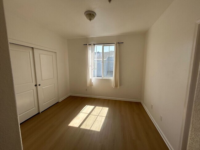 Building Photo - Modern 4-Bed, 4-Bath Townhome in Richmond’...