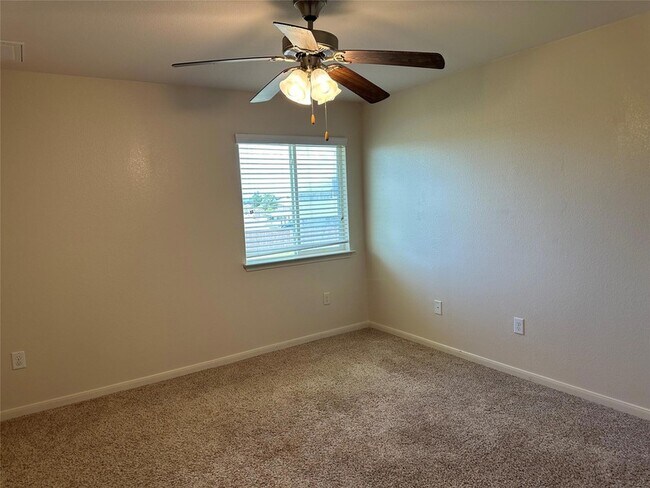 Building Photo - 201 N Hunting Lodge Ln