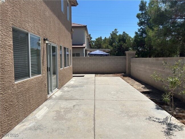 Building Photo - 10245 Missouri Meadows St