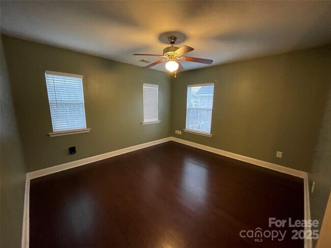 Building Photo - 12728 Cumberland Cove Dr
