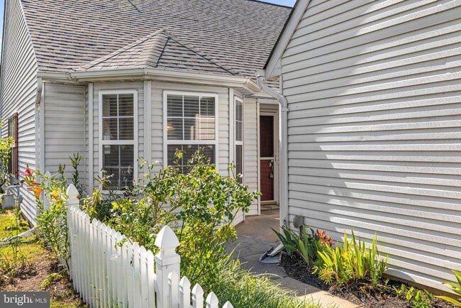Building Photo - 11318 Savannah Dr