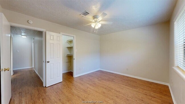 Building Photo - 2812 Adrienne Dr