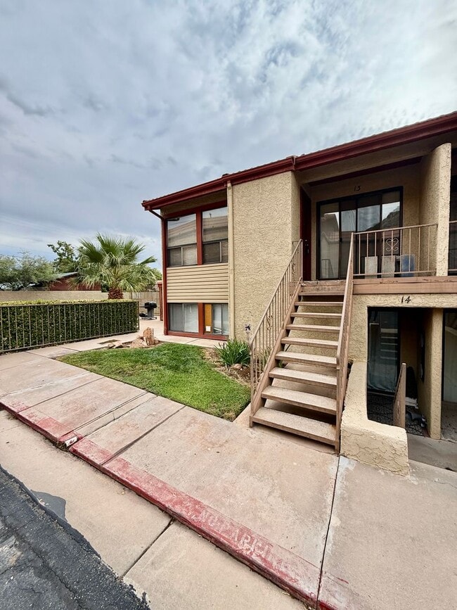 Building Photo - One Bedroom, TWO Bath apartment in Downtow...