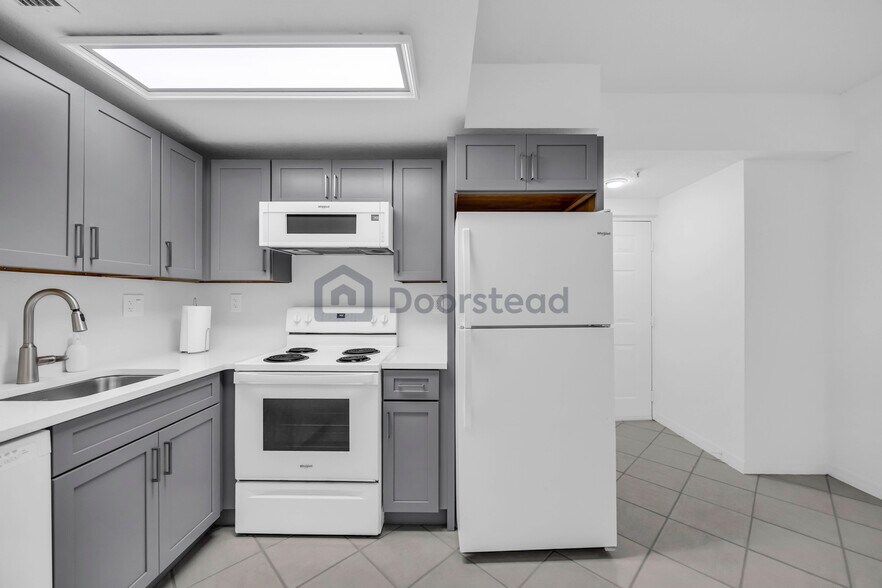 Building Photo - 3051 SW 27th Ave