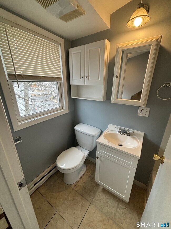 Building Photo - 11 Roberts St