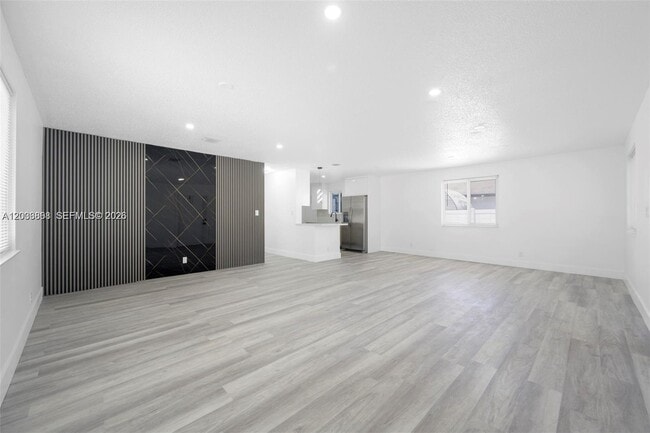 Building Photo - 5580 Plunkett St