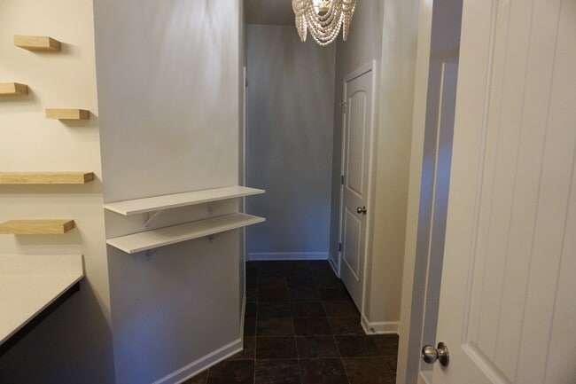 Building Photo - 2221 Silverton Dr
