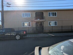 Building Photo - Lockwood