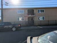Building Photo - Lockwood