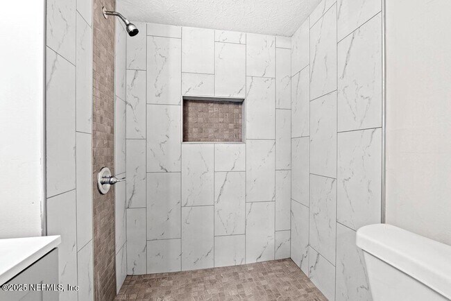 Building Photo - 4504 Lincrest Dr S