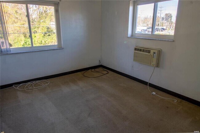 Building Photo - Walton