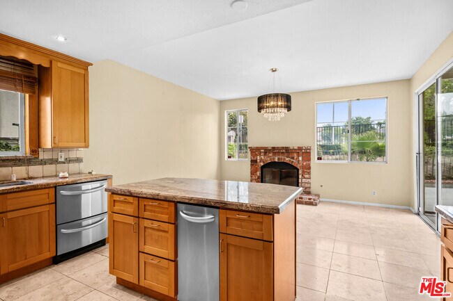 Building Photo - 18639 W Nathan Hill Dr
