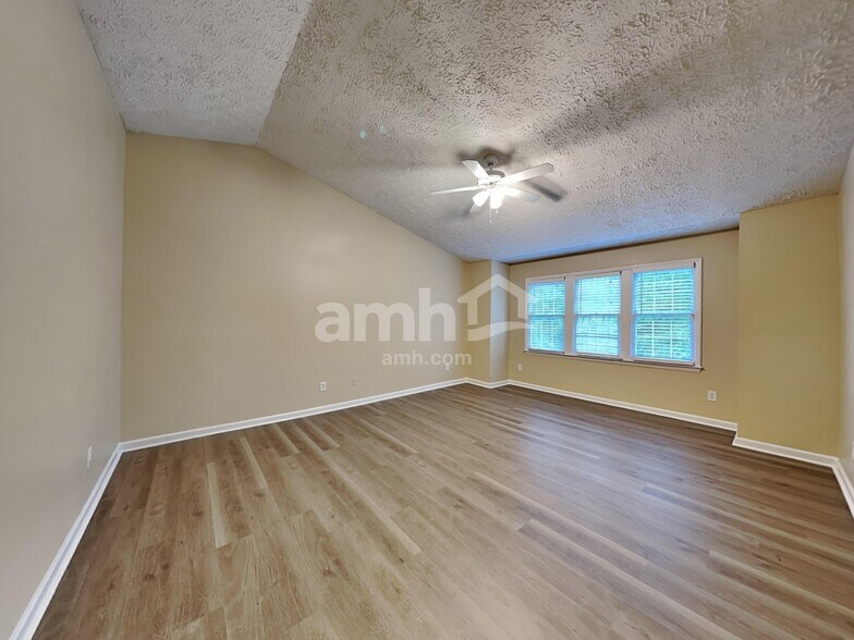 Building Photo - 108 Summershade Ct