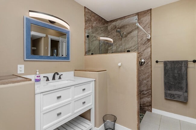 Building Photo - Charming Coastal Studio in Carlsbad - Furnished, all utilities + wi-fi included!