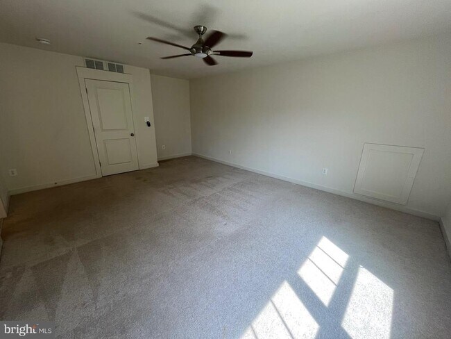 Building Photo - 1705 Willard Way
