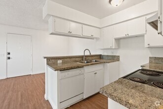 Building Photo - Updated 1BD/1BA Apartment in well maintain...