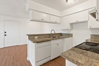 Building Photo - Updated 1BD/1BA Apartment in well maintain...