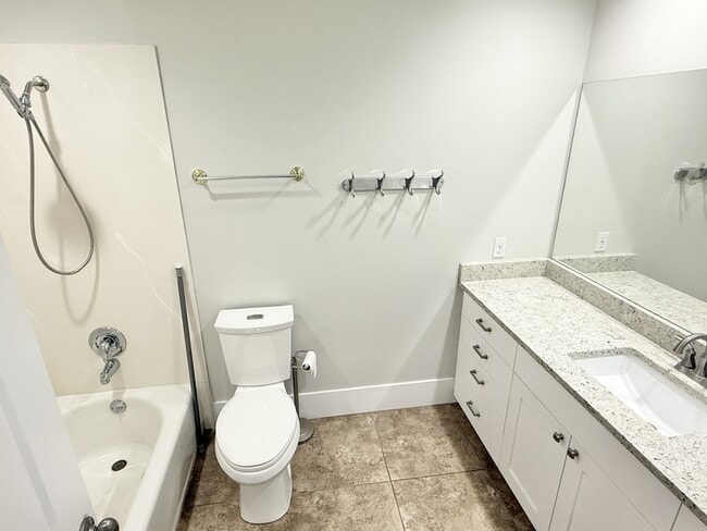 Building Photo - 1729 Colchester Ct