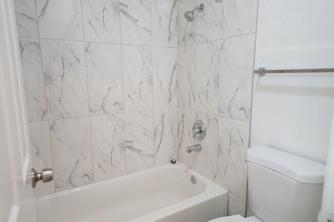 Building Photo - SHOWINGS AVAILABLE NOW