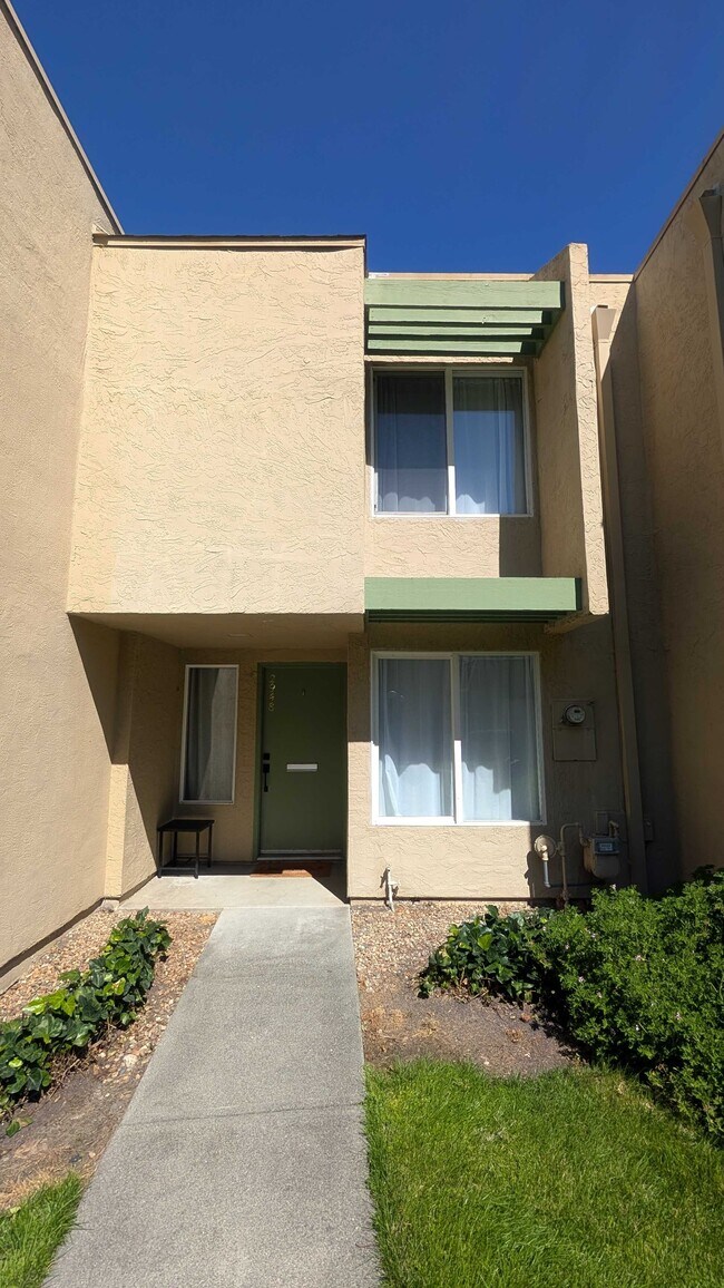 Building Photo - 2948 Yulupa Ave