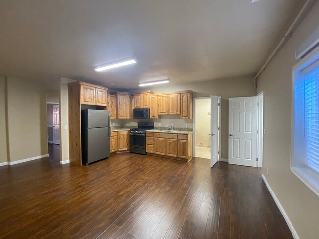 Building Photo - UTILITIES INCLUDED 2 bed 3 bath apartment in Hildale