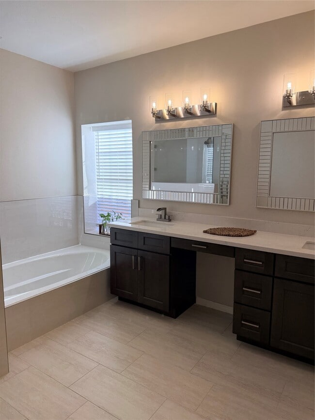 Building Photo - 2201 Summer Reef Dr