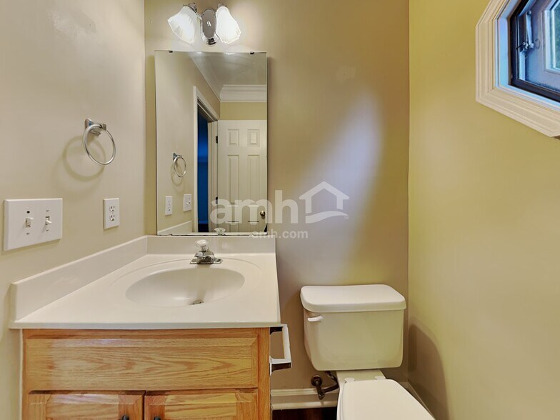 Building Photo - 1305 Groveland Trl