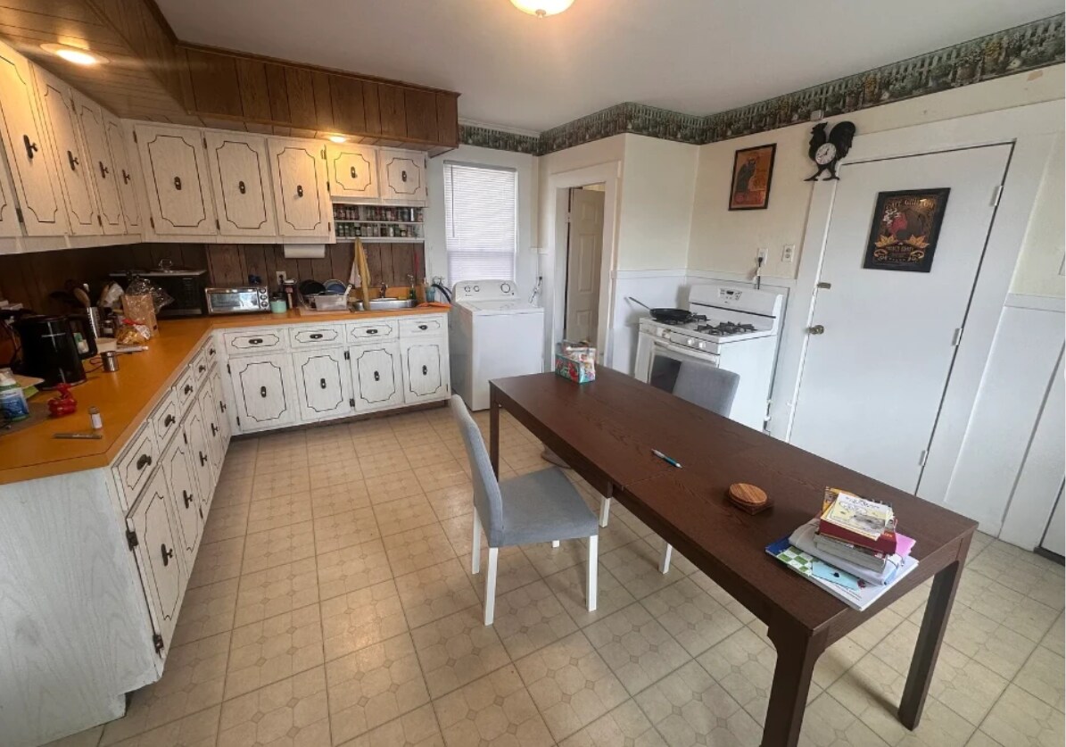 Building Photo - 543 Broadway