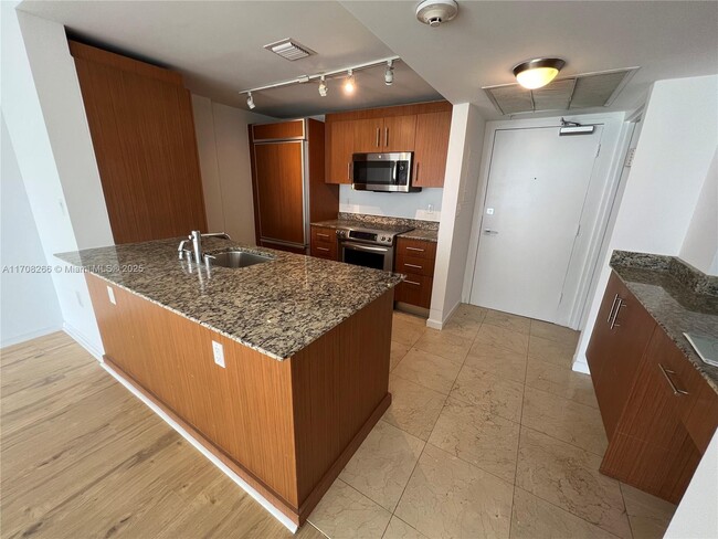 Building Photo - 10275 Collins Ave