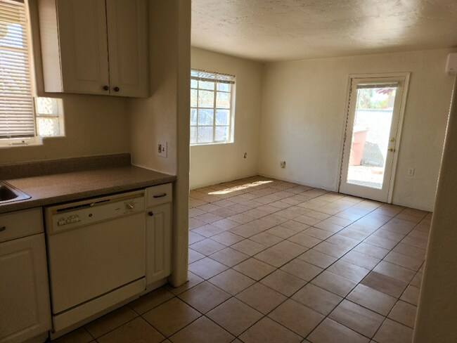 Building Photo - 2140 N Forgeus Ave